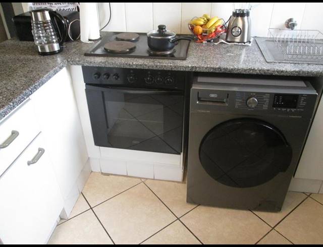 2 BEDROOM TOWNHOUSE FOR SALE IN BONAERO PARK